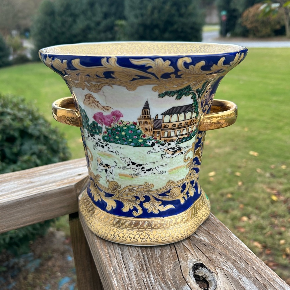 Vintage Antique Chinese Qianlong period hand painted vase